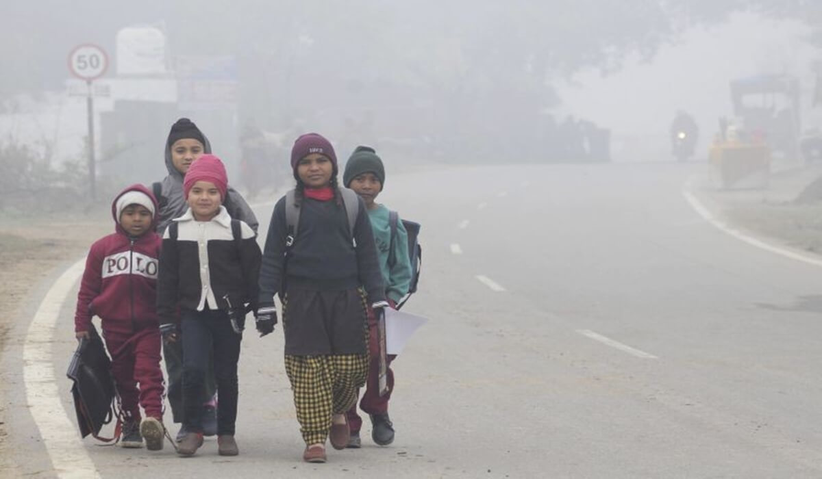 Delhi Govt Considers Shutting Down Schools Due to Rising Pollution